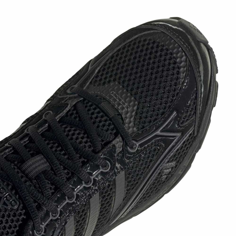 adidas Spiritain 2000 - Core Black / Grey Six / Carbon